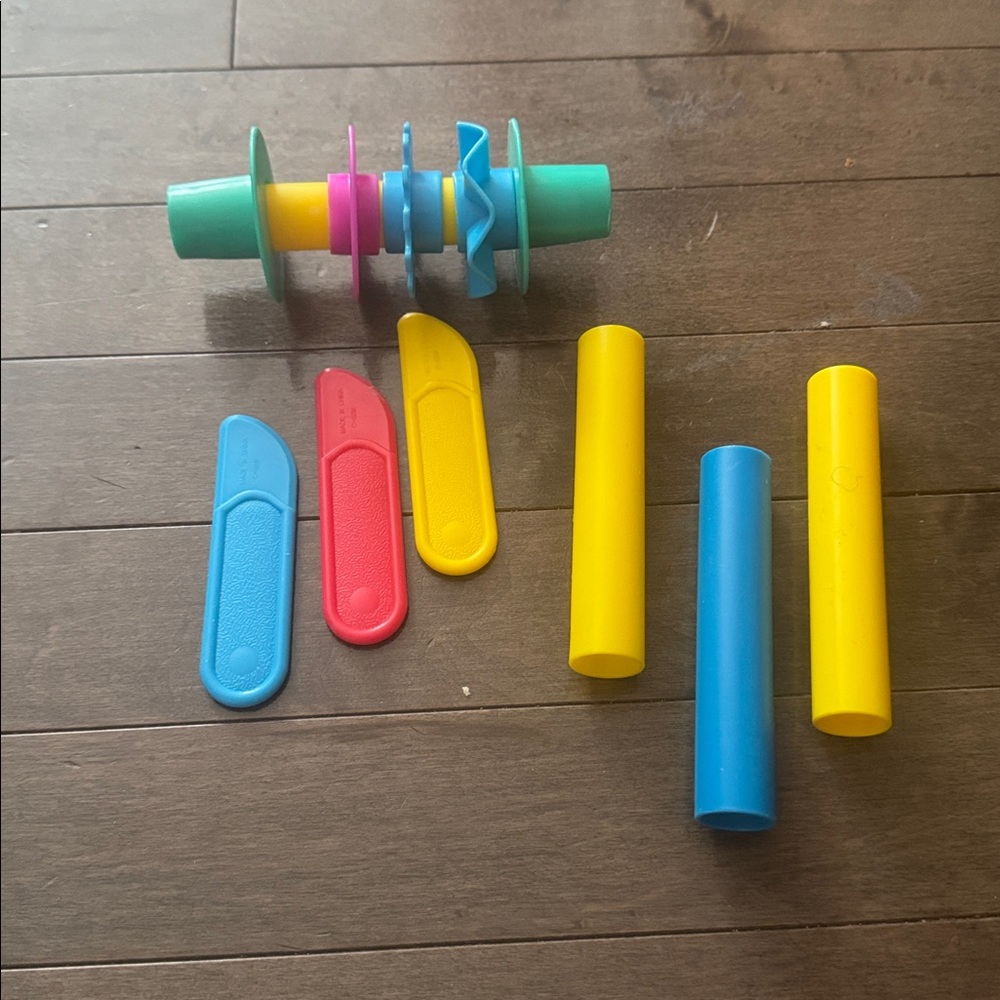 Colorful Play-Doh Set - Picture 5 of 5